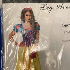 Snow White Halloween costume